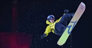 详解棒球规则中的触身球真假判定主审如何通过球的弹跳路径识别虚假