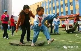 随着湖人绝杀，快船逆转、太阳惨败，西部彻底乱套，最新排名如下