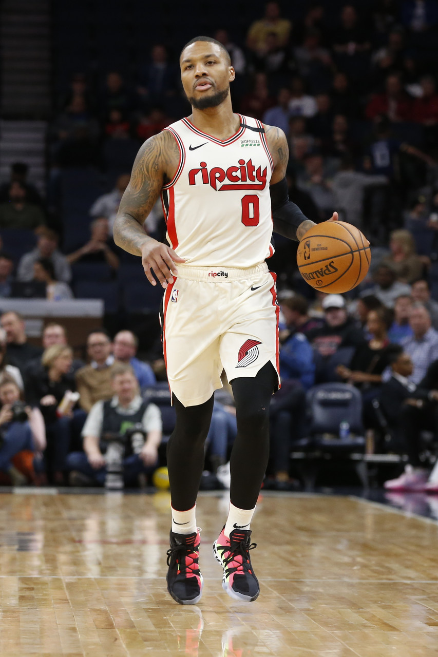 而备受赞誉 而备受赞誉